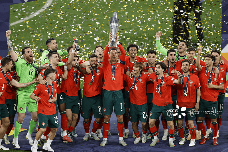 包含C罗在瑞士队比赛中精彩发挥，赛况扑朔迷离引发热议！的词条九游网页版官方入口